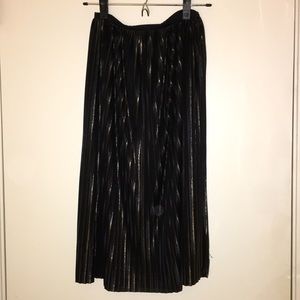 Silence + Noise Black Gold Metallic Pleated Skirt